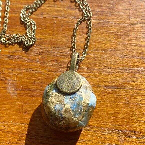 Round Rock with Ocean Water Wave Design Antique Bronze Plated 22 in Chain - Picture 6 of 6